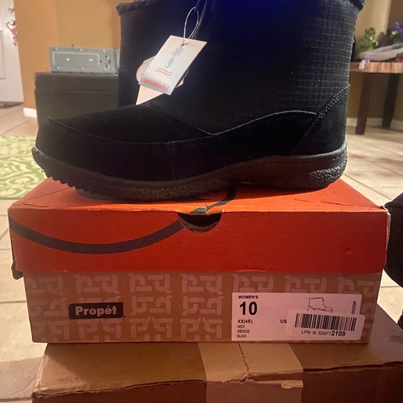 NIB Propet Black Waterproof Boots - Picture 2 of 10